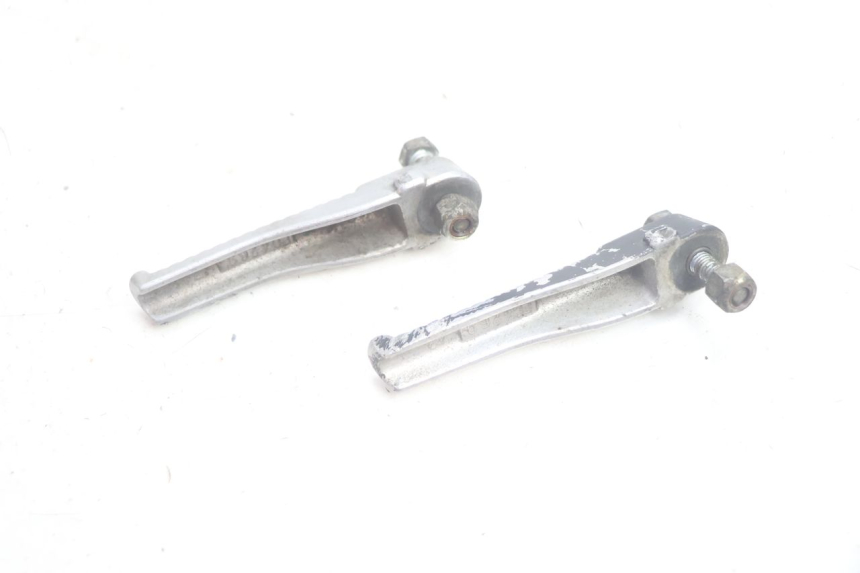 photo de PAIR OF REAR FOOTRESTS PEUGEOT TREKKER 50 (1995 - 2004) - Zoom on usage condition