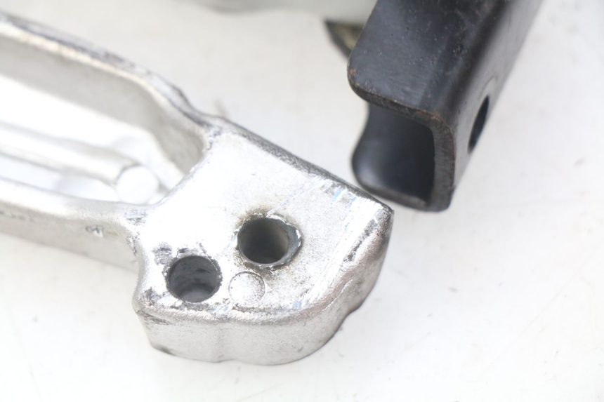 photo de PAIR OF REAR FOOTRESTS PEUGEOT TWEET 4T 50 (2018 - 2022) - Zoom on usage condition