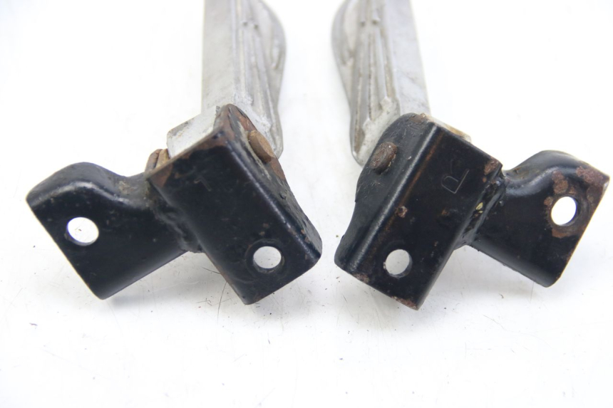 photo de PAIR OF REAR FOOTRESTS PEUGEOT TWEET 4T 50 (2010 - 2014) - Component detail