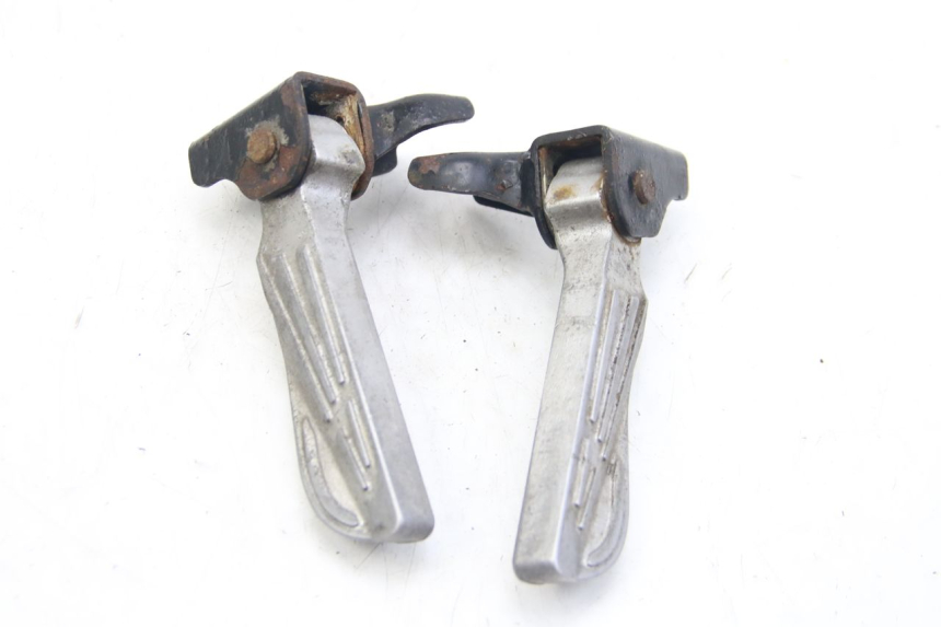 photo de PAIR OF REAR FOOTRESTS PEUGEOT TWEET 4T 50 (2010 - 2014) - Zoom on usage condition