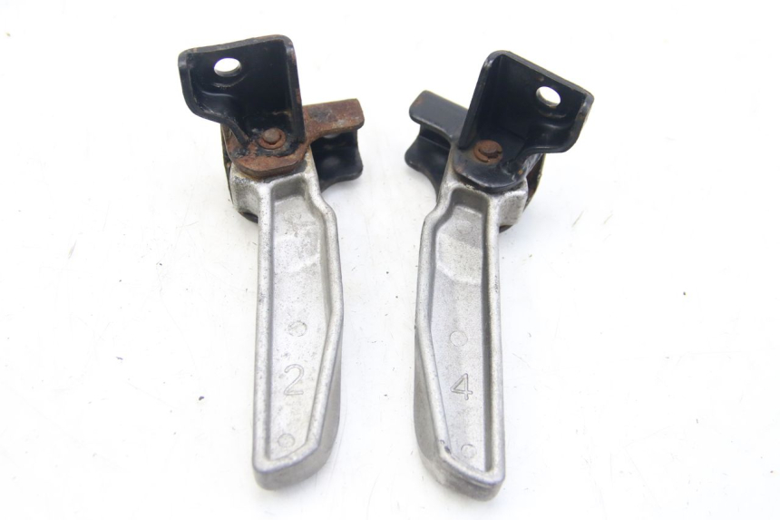 photo de PAIR OF REAR FOOTRESTS PEUGEOT TWEET 4T 50 (2010 - 2014) - Technical close-up