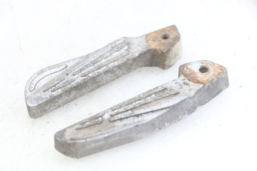 photo de PAIR OF REAR FOOTRESTS PEUGEOT TWEET 4T 50 (2010 - 2014) - Alternative perspective