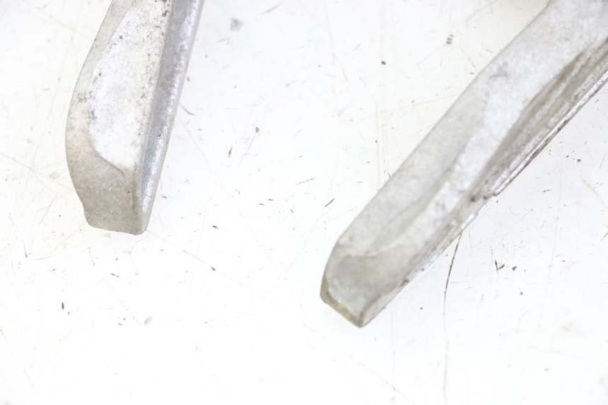 photo de PAIR REAR FOOTRESTS PEUGEOT TWEET 4T 50 (2014 - 2019) - Zoom on usage condition