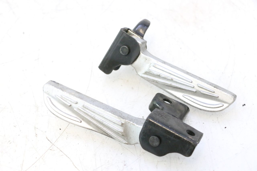 photo de PAIR OF REAR FOOTRESTS PEUGEOT TWEET 4T 50 (2018 - 2022) - Additional view of the item