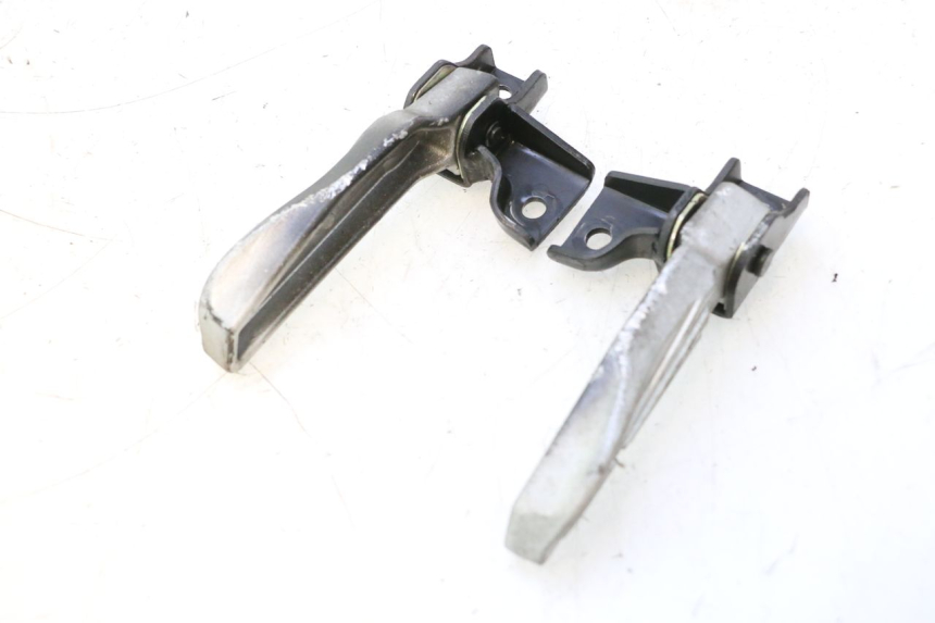 photo de PAIR OF REAR FOOTRESTS PEUGEOT TWEET 4T 50 (2018 - 2022) - Alternative perspective