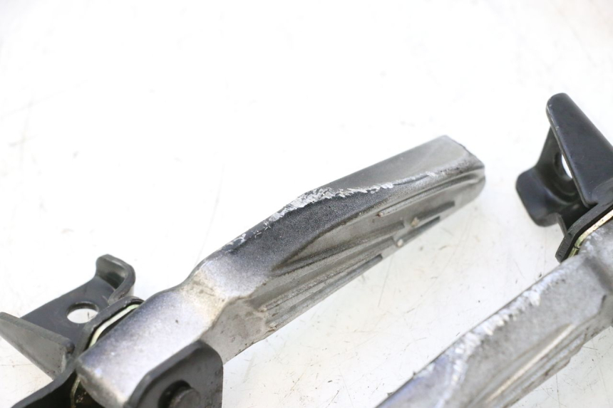 photo de PAIR OF REAR FOOTRESTS PEUGEOT TWEET 4T 50 (2018 - 2022) - Product overview