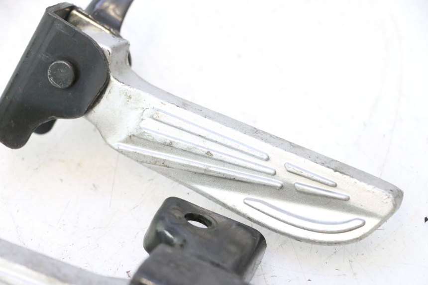 photo de PAIR OF REAR FOOTRESTS PEUGEOT TWEET 4T 50 (2018 - 2022) - Checked used part
