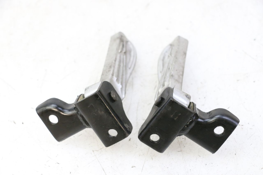 photo de PAIR REAR FOOTRESTS PEUGEOT TWEET PRO CARGO 50 (2018 - 2022) - Fixing points details