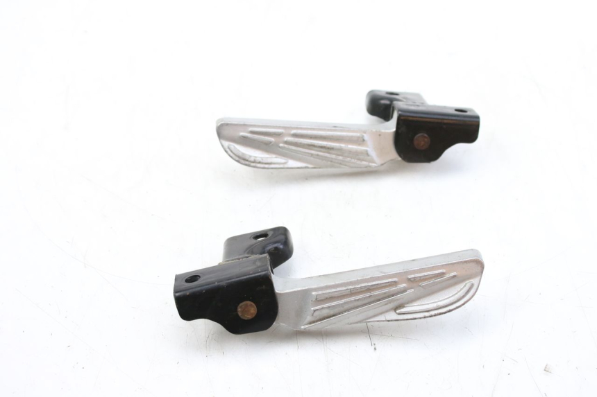 photo de PAIR OF REAR FOOTRESTS PEUGEOT TWEET 125 (2010 - 2017) - Alternative perspective