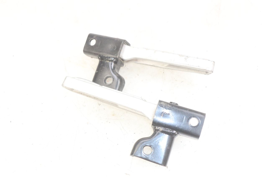 photo de PAIR OF REAR FOOTRESTS PEUGEOT TWEET 125 (2018 - 2021) - Zoom on usage condition