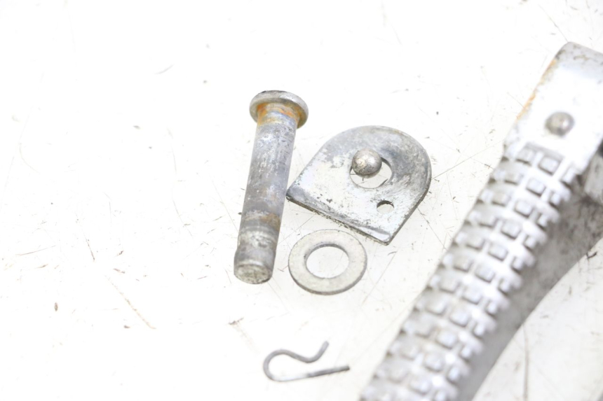 photo de PAIR REAR FOOTRESTS PIAGGIO TYPHOON 50 (2000 - 2009) - Alternative perspective