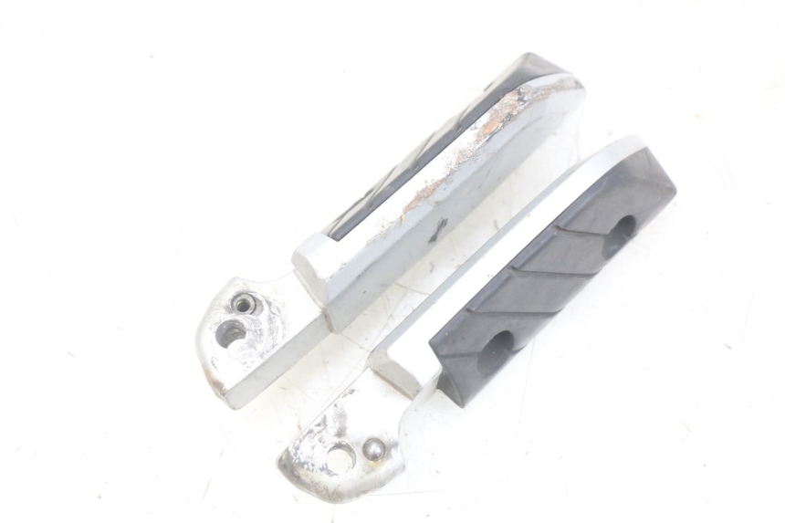 photo de PAIR OF REAR FOOTRESTS YAMAHA X-CITY XCITY 125 (2007 - 2013) - Alternative perspective