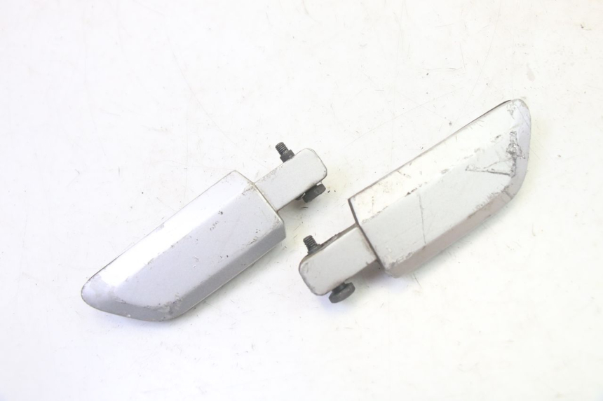 photo de PAIR OF REAR FOOTRESTS YAMAHA X-CITY XCITY 125 (2007 - 2013) - Technical close-up