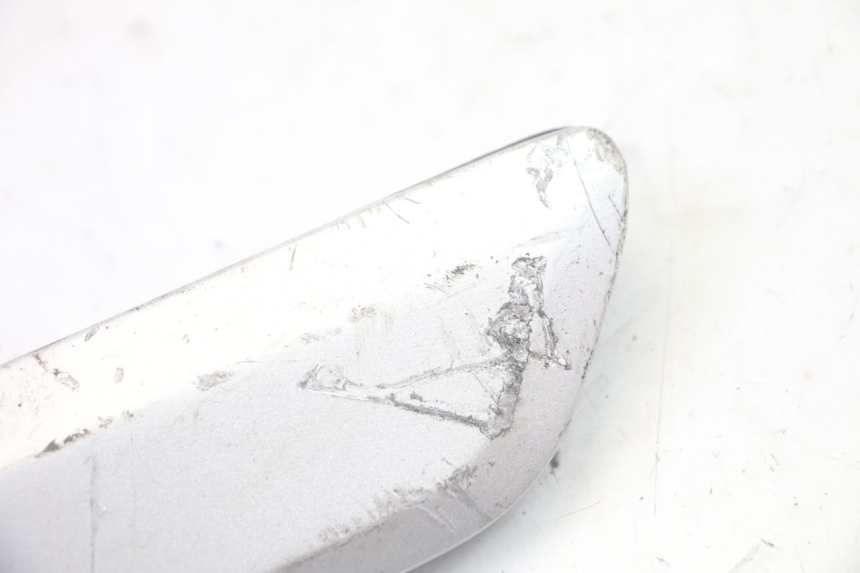 photo de PAIR OF REAR FOOTRESTS YAMAHA X-CITY XCITY 125 (2007 - 2013) - Surface and material condition