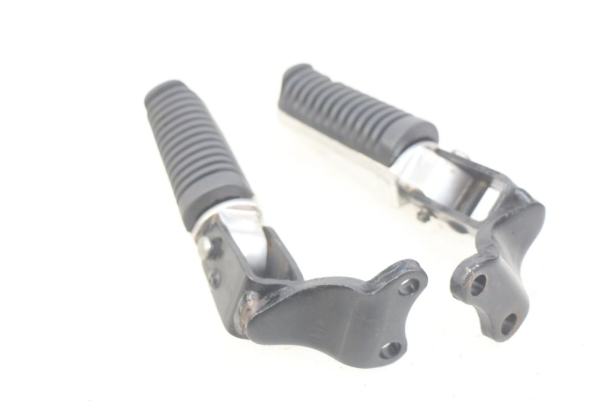 photo de PAIR OF REAR FOOTRESTS YAMAHA XMAX X-MAX 125 (2006 - 2009) - Alternative perspective