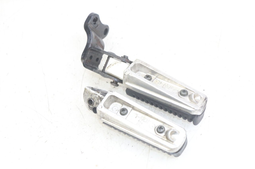 photo de PAIR OF REAR FOOTRESTS YAMAHA X-MAX XMAX 250 (2006 - 2009) - Zoom on usage condition