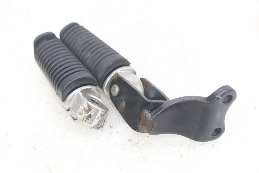 photo de PAIR OF REAR FOOTRESTS YAMAHA X-MAX XMAX 250 (2006 - 2009) - Alternative perspective