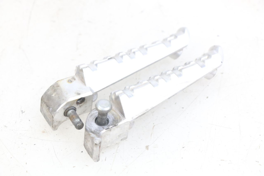 photo de PAIR OF REAR FOOTRESTS YAMAHA X-MAX XMAX 125 (2010 - 2013) - Component detail