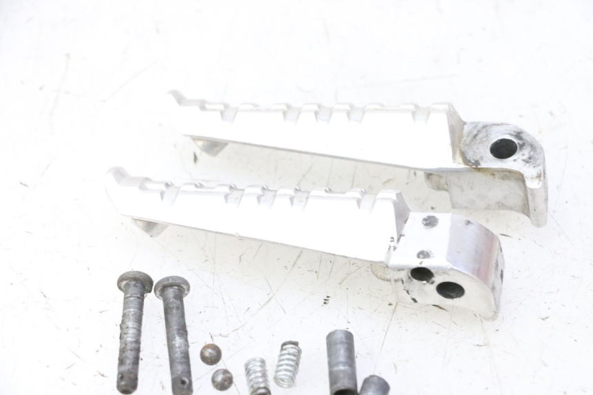 photo de PAIR OF REAR FOOTRESTS YAMAHA X-MAX XMAX 125 (2010 - 2013) - Technical close-up