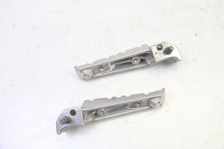 photo de PAIR OF REAR FOOTRESTS YAMAHA X-MAX XMAX 125 (2010 - 2013) - Component detail
