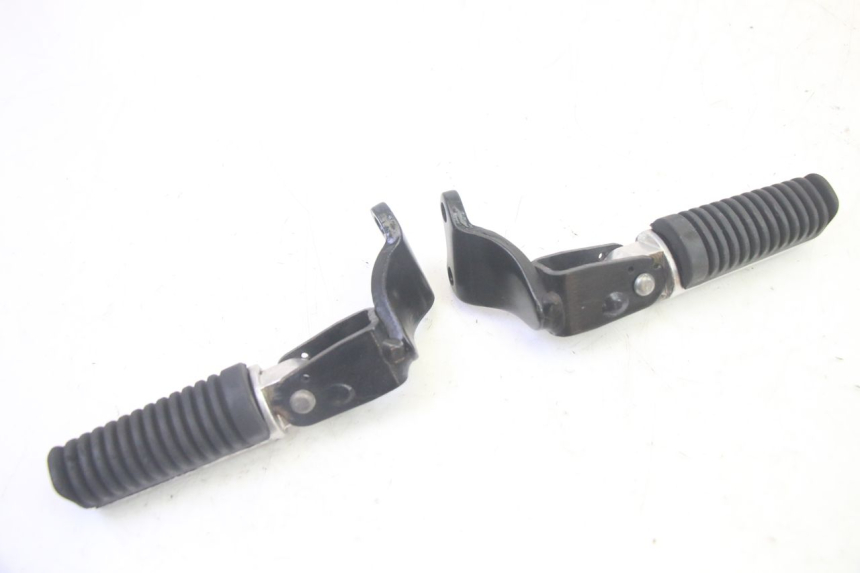 photo de PAIR OF REAR FOOTRESTS YAMAHA XMAX X-MAX 125 (2006 - 2009) - Component detail