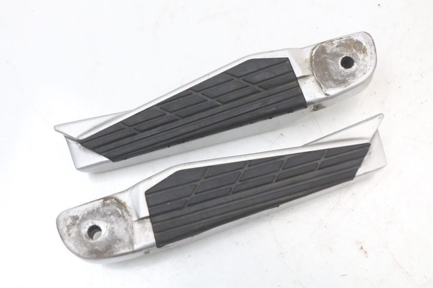 photo de PAIR REAR FOOTRESTS KYMCO XCITING 250 (2006 - 2009) - Alternative perspective