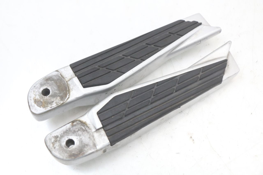 photo de PAIR REAR FOOTRESTS KYMCO XCITING 250 (2006 - 2009) - Technical close-up