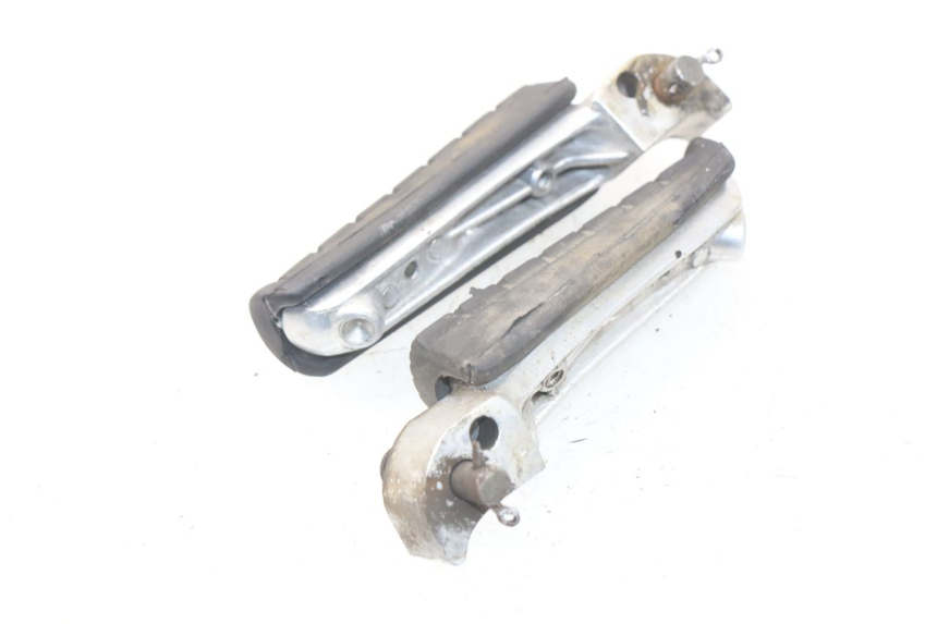 photo de PAIR REAR FOOTRESTS YAMAHA XJ600 XJ DIVERSION 600 (1992 - 1997) - Zoom on usage condition