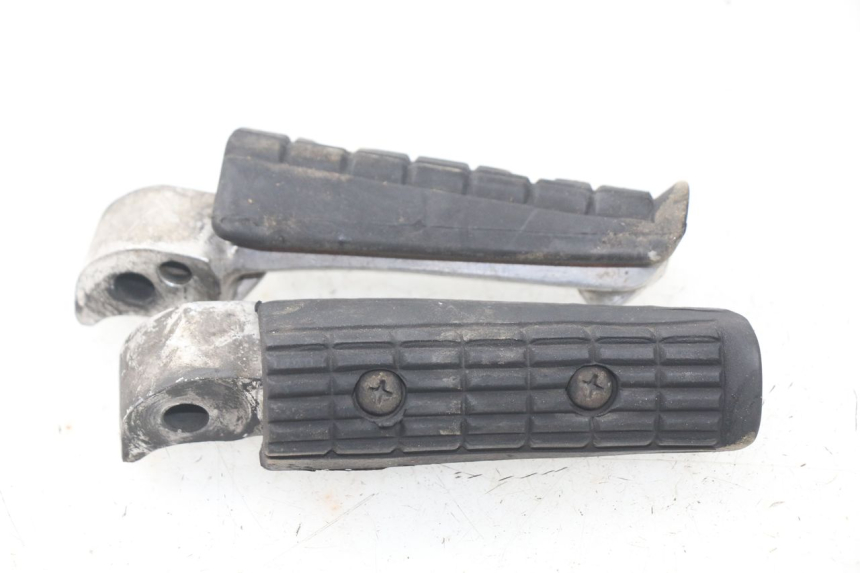 photo de PAIR REAR FOOTRESTS YAMAHA XJ600 XJ DIVERSION 600 (1992 - 1997) - Technical close-up