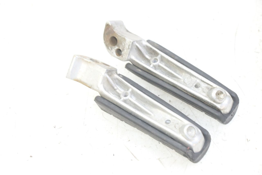 photo de PAIR REAR FOOTRESTS YAMAHA XJN DIVERSION 600 (2000 - 2003) - Zoom on usage condition