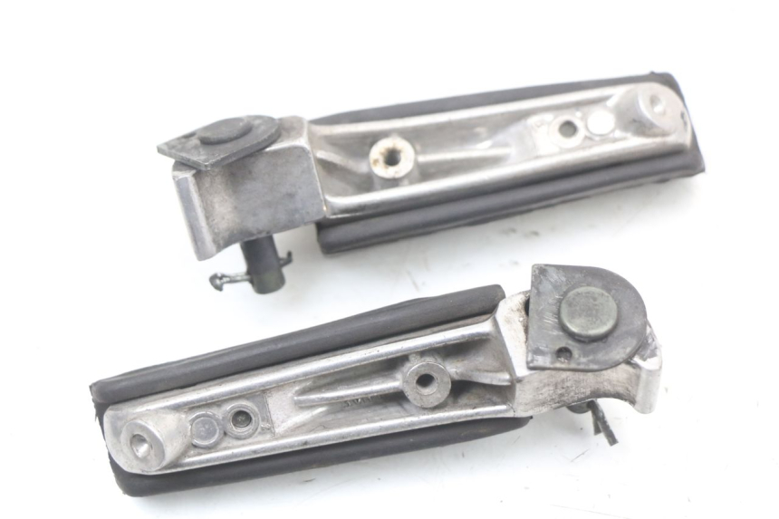 photo de PAIR REAR FOOTRESTS YAMAHA XJS DIVERSION 600 (1997 - 1999) - Alternative perspective