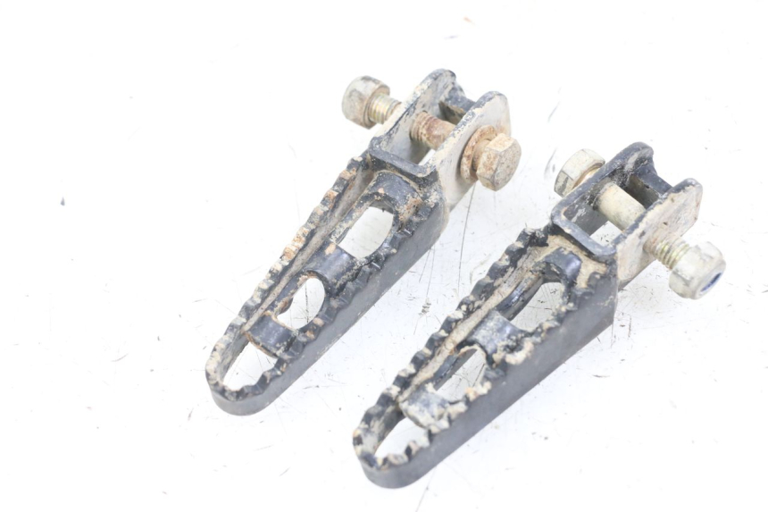 photo de PAIR OF REAR FOOTRESTS PEUGEOT XP6 50 (1997 - 2003) - Main view
