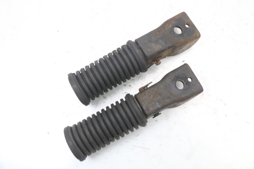 photo de PAIR REAR FOOTRESTS SYM XS 125 (2007 - 2016) - Zoom on usage condition