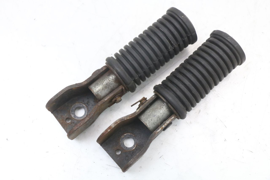 photo de PAIR REAR FOOTRESTS SYM XS 125 (2007 - 2016) - Technical close-up