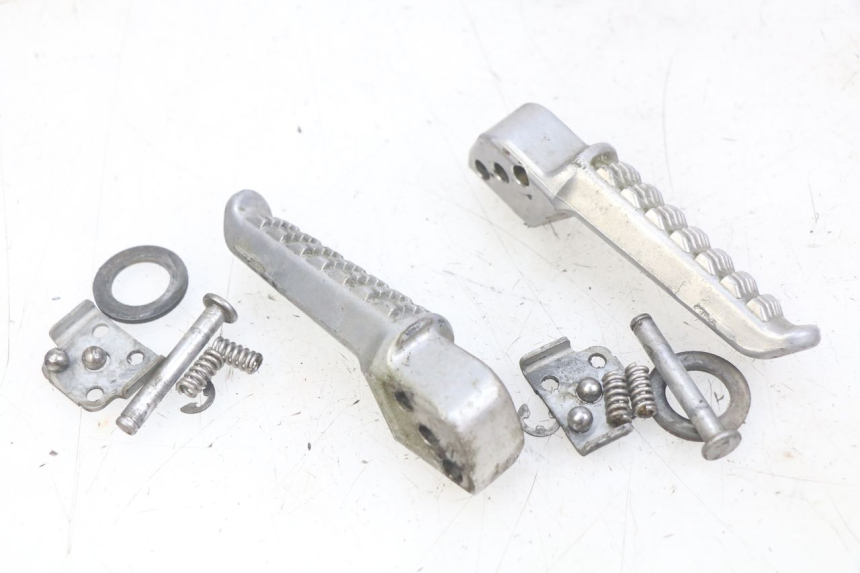 photo de PAIR OF REAR FOOTRESTS KAWASAKI Z 750 (2007 - 2013) - Component detail