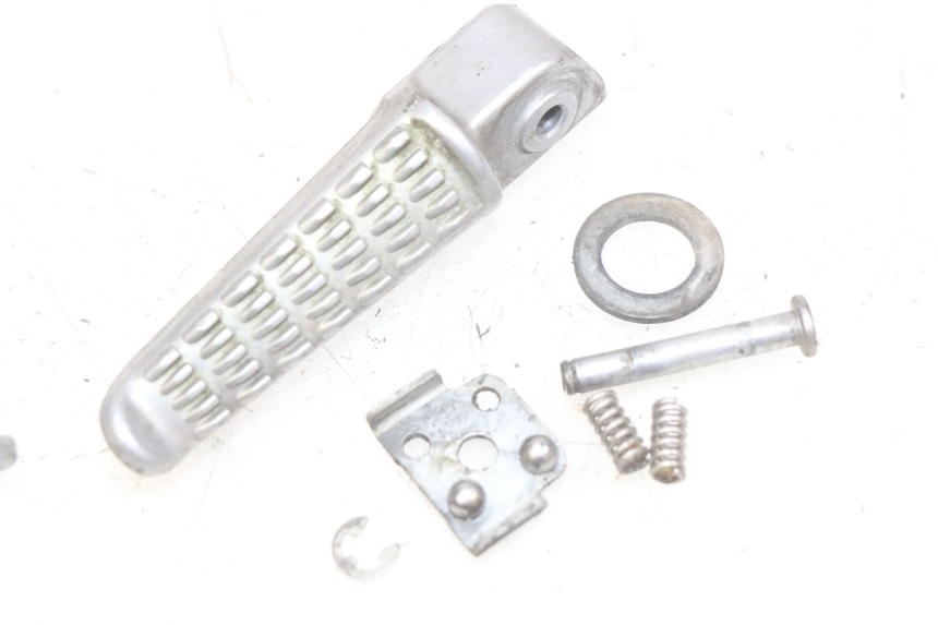 photo de PAIR OF REAR FOOTRESTS KAWASAKI Z 750 (2007 - 2013) - Fixing points details