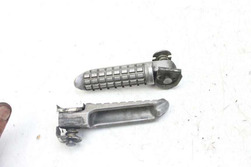 photo de PAIR OF REAR FOOTRESTS KAWASAKI ZX-6R ZX6R 600 (1995 - 1997) - Technical close-up