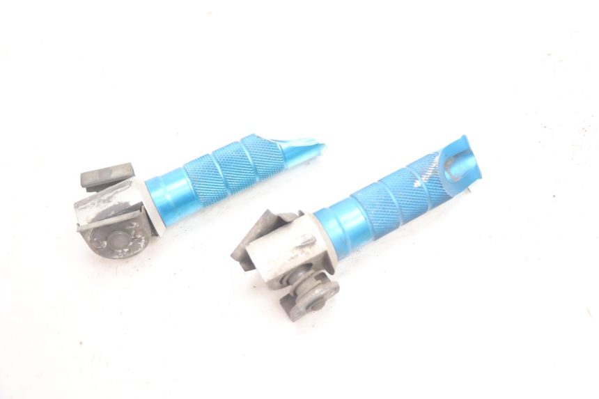 photo de PAIR OF REAR FOOTRESTS KAWASAKI ZX-6R ZX6R 600 (1995 - 1997) - Technical close-up