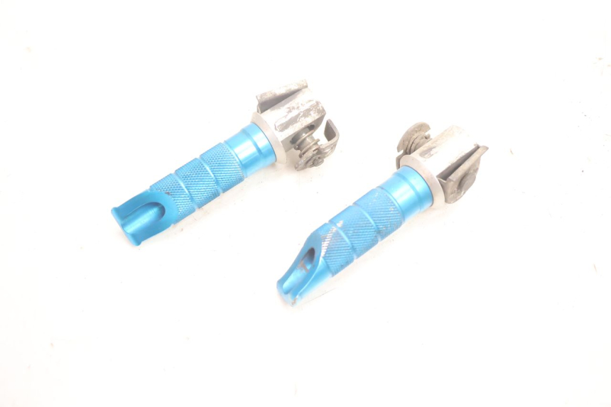 photo de PAIR OF REAR FOOTRESTS KAWASAKI ZX-6R ZX6R 600 (1995 - 1997) - Fixing points details