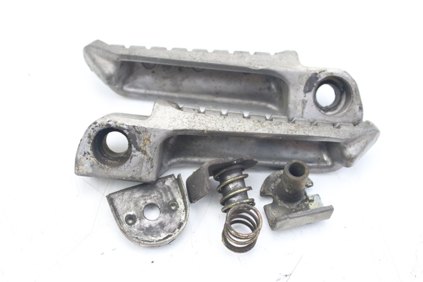 photo de PAIR OF REAR FOOTRESTS KAWASAKI ZZR 600 (1995 - 2004) - Alternative perspective