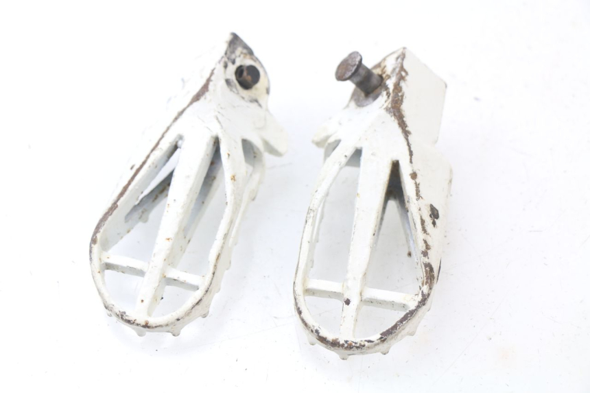 photo de PAIR OF FRONT FOOTRESTS ORION AGB37 CRF1 DIRT BIKE 125 (2013 - 2021) - Component detail