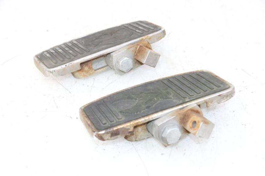 photo de PAIR FRONT FOOTREST HYOSUNG GV AQUILA 125 (2000 - 2009) - Surface and material condition