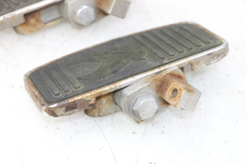 photo de PAIR FRONT FOOTREST HYOSUNG GV AQUILA 125 (2000 - 2009) - Markings and original references