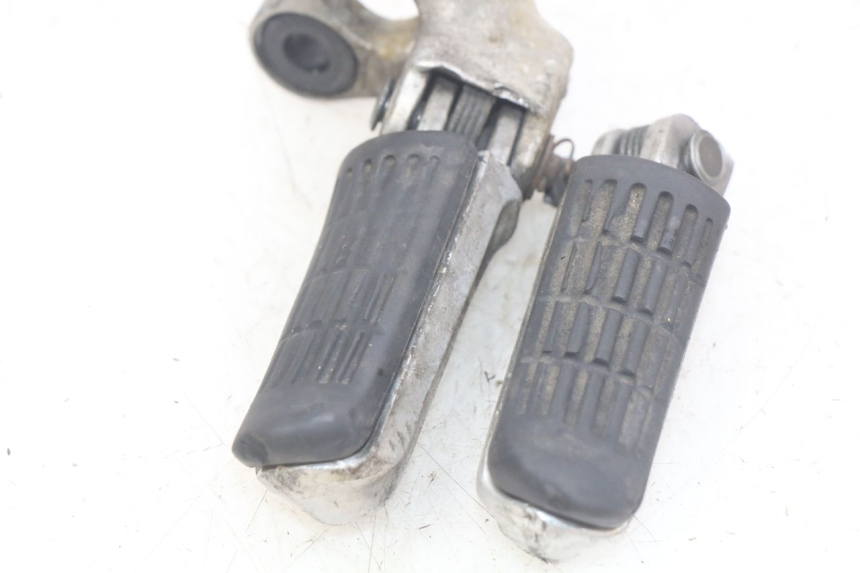 photo de PAIR OF FRONT FOOTRESTS HONDA CBR F SC25 1000 (1989 - 1992) - Component detail