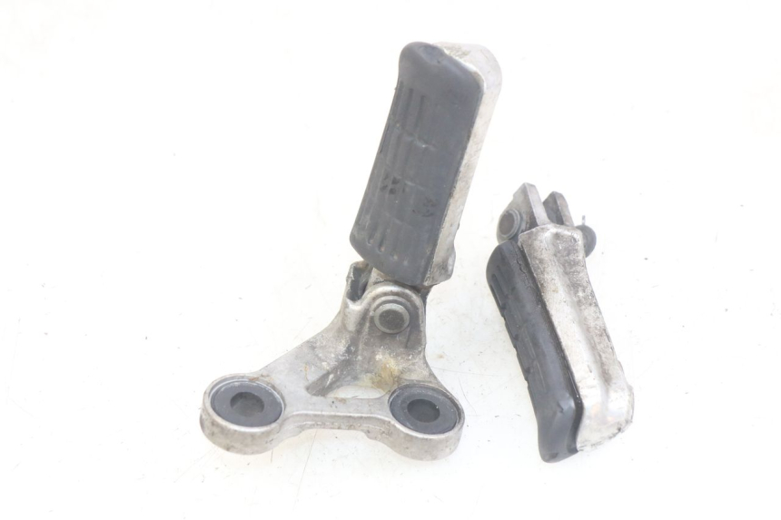 photo de PAIR OF FRONT FOOTRESTS HONDA CBR F SC25 1000 (1989 - 1992) - Zoom on usage condition