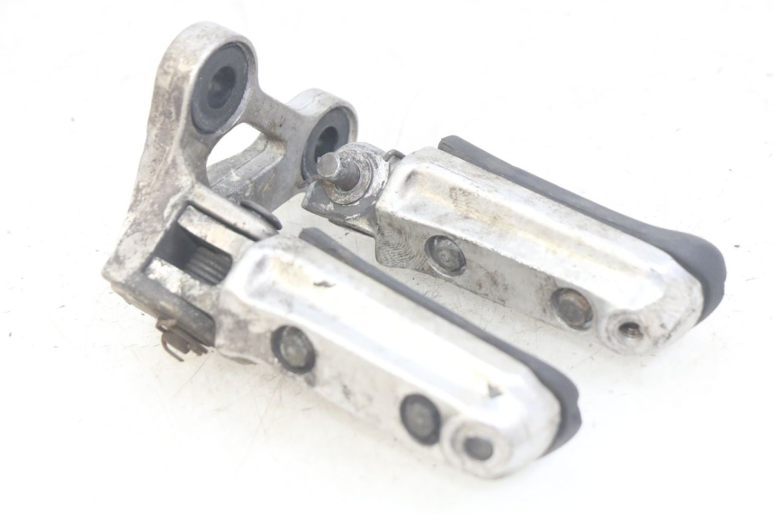 photo de PAIR OF FRONT FOOTRESTS HONDA CBR F SC25 1000 (1989 - 1992) - Product overview