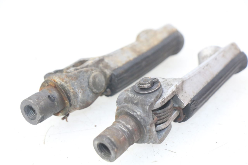 photo de PAIR OF FRONT FOOTRESTS HONDA CBR RR FIREBLADE 900 (1992 - 1994) - Alternative perspective