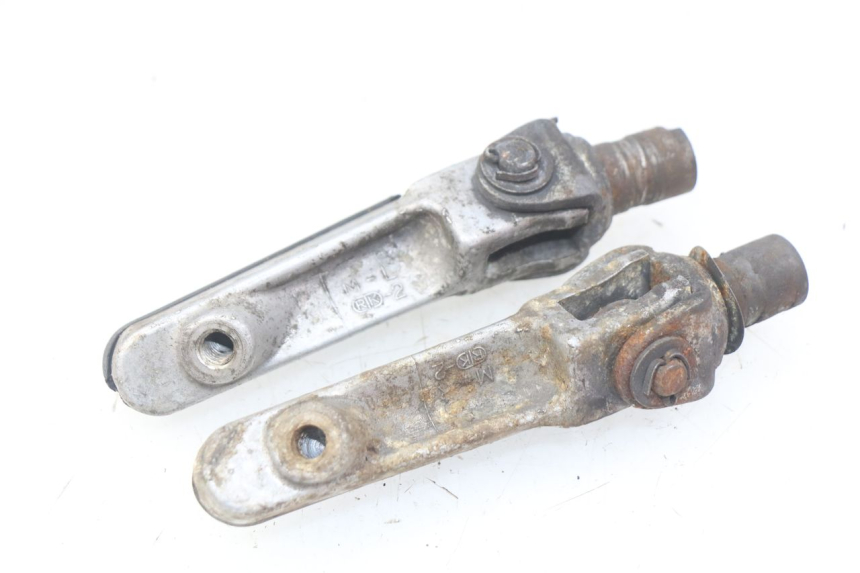 photo de PAIR OF FRONT FOOTRESTS HONDA CBR RR FIREBLADE 900 (1992 - 1994) - Technical close-up