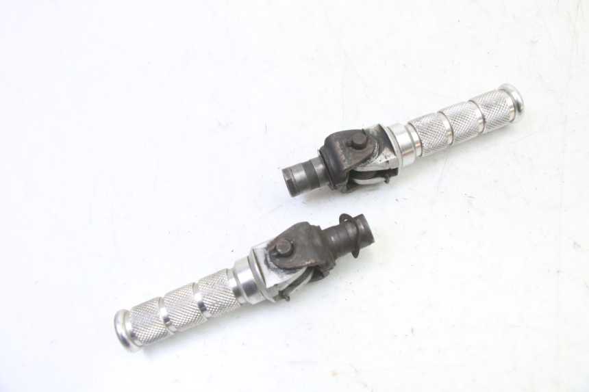 photo de PAIR OF FRONT FOOTRESTS HONDA CBR RR FIREBLADE 900 (1992 - 1994) - Component detail