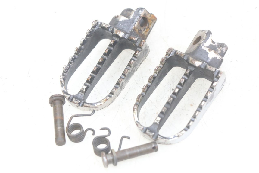 photo de PAIR OF FRONT FOOTRESTS LONCIN DIRT BIKE 125 - Main view